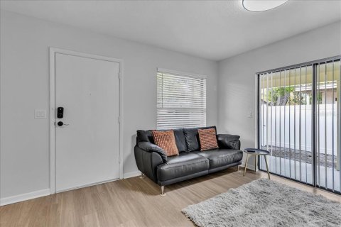 Villa ou maison à louer à Tampa, Floride: 4 chambres, 117.06 m2 № 2412561 - photo 6