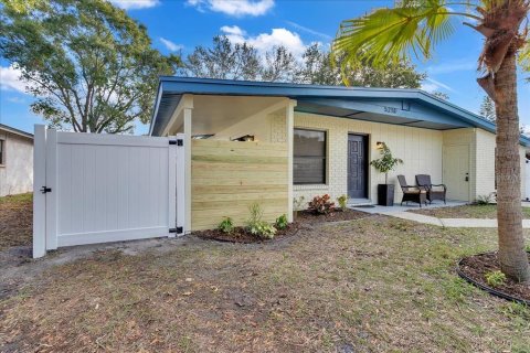 Villa ou maison à louer à Tampa, Floride: 4 chambres, 117.06 m2 № 2412561 - photo 2