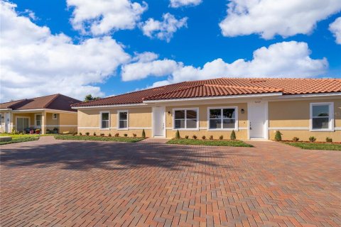 House in Kissimmee, Florida 3 bedrooms, 122.82 sq.m. № 2231842