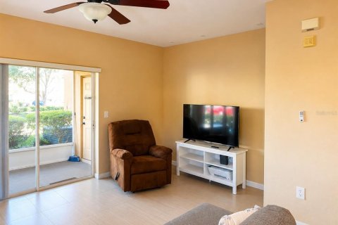 Townhouse in Davenport, Florida 2 bedrooms, 99.96 sq.m. № 2236057 - photo 4