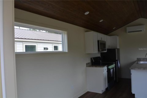 House in Oviedo, Florida 1 bedroom, 39.3 sq.m. № 2203184 - photo 11