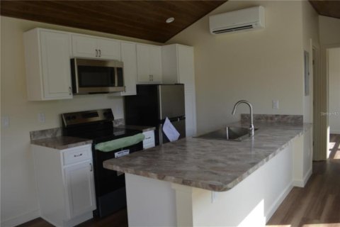 House in Oviedo, Florida 1 bedroom, 39.3 sq.m. № 2203184 - photo 5