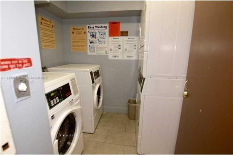 Condominio en venta en Miami, Florida, 2 dormitorios, 96.25 m2 № 1863430 - foto 14