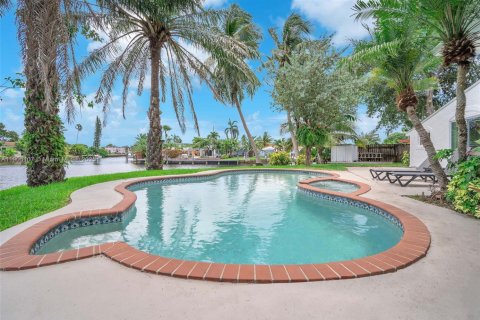 House in Hollywood, Florida 4 bedrooms, 148.83 sq.m. № 1955257 - photo 22