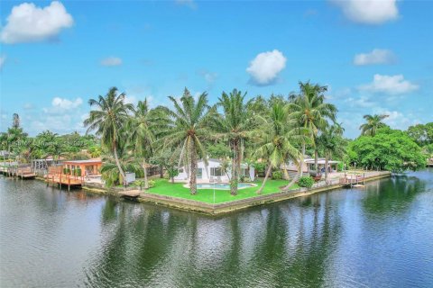 House in Hollywood, Florida 4 bedrooms, 148.83 sq.m. № 1955257 - photo 3