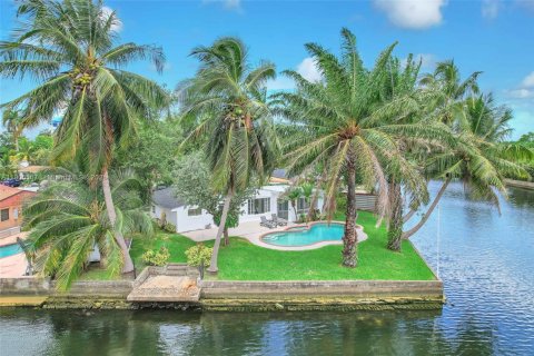 House in Hollywood, Florida 4 bedrooms, 148.83 sq.m. № 1955257 - photo 2