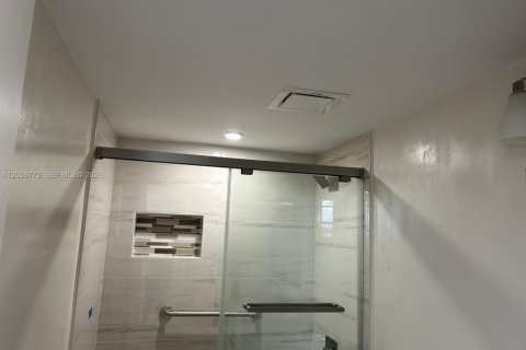 Снять в аренду кондоминиум в Лодерхилл, Флорида 2 спальни, 98.48м2, № 2168773 - фото 27