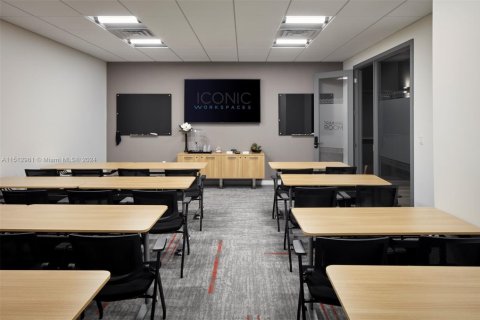 Oficina en alquiler en Aventura, Florida № 945565 - foto 1