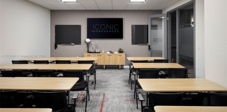 Oficina en Aventura, Florida № 945565