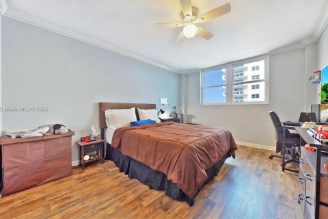 Condo in Hollywood, Florida, 2 bedrooms  № 1895409 - photo 14