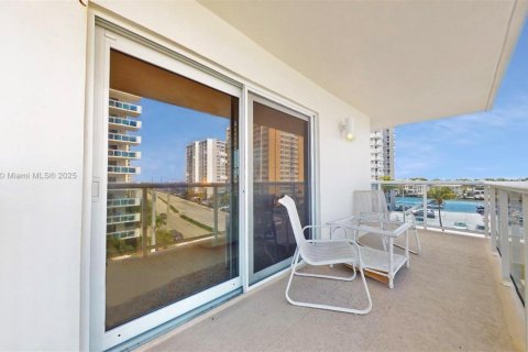 Condo in Hollywood, Florida, 2 bedrooms  № 1895409 - photo 3