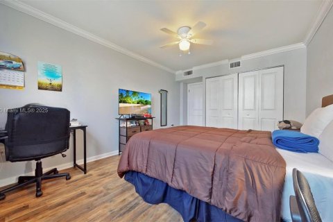 Condo in Hollywood, Florida, 2 bedrooms  № 1895409 - photo 13