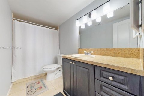 Condo in Hollywood, Florida, 2 bedrooms  № 1895409 - photo 17