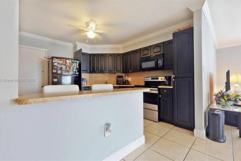 Condo in Hollywood, Florida, 2 bedrooms  № 1895409 - photo 10