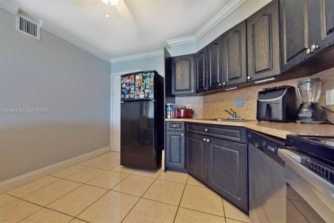 Condo in Hollywood, Florida, 2 bedrooms  № 1895409 - photo 11