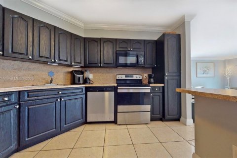 Condo in Hollywood, Florida, 2 bedrooms  № 1895409 - photo 12