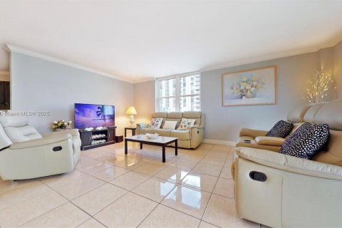 Condo in Hollywood, Florida, 2 bedrooms  № 1895409 - photo 5