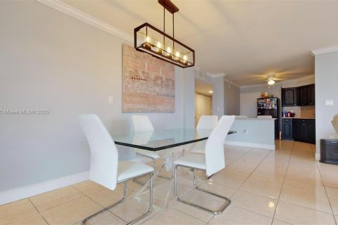 Condo in Hollywood, Florida, 2 bedrooms  № 1895409 - photo 8