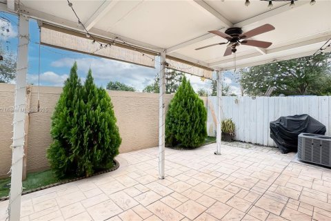 Villa ou maison à vendre à Miami Gardens, Floride: 3 chambres, 138.52 m2 № 1970795 - photo 4