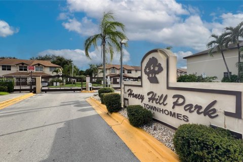 Villa ou maison à vendre à Miami Gardens, Floride: 3 chambres, 138.52 m2 № 1970795 - photo 1