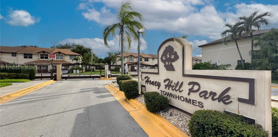 Villa ou maison à Miami Gardens, Floride 3 chambres, 138.52 m2 № 1970795