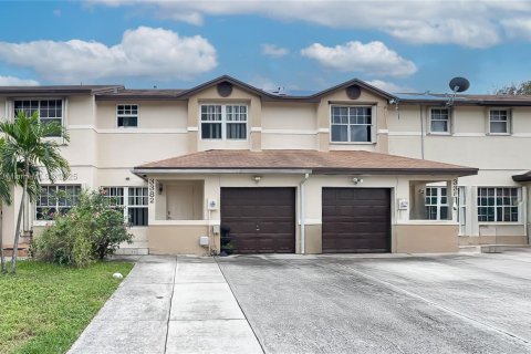 Villa ou maison à vendre à Miami Gardens, Floride: 3 chambres, 138.52 m2 № 1970795 - photo 2