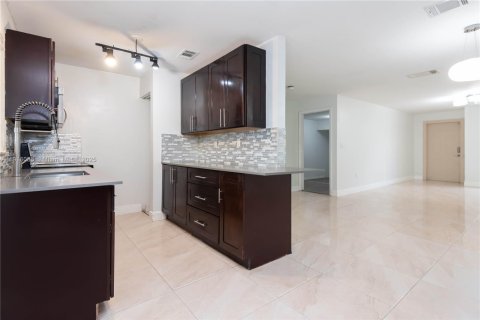 Villa ou maison à vendre à Miami Gardens, Floride: 3 chambres, 138.52 m2 № 1970795 - photo 9