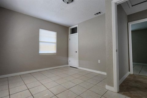 House in Port Richey, Florida 3 bedrooms, 96.99 sq.m. № 2384408 - photo 13