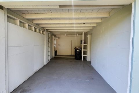House in Port Richey, Florida 3 bedrooms, 96.99 sq.m. № 2384408 - photo 27