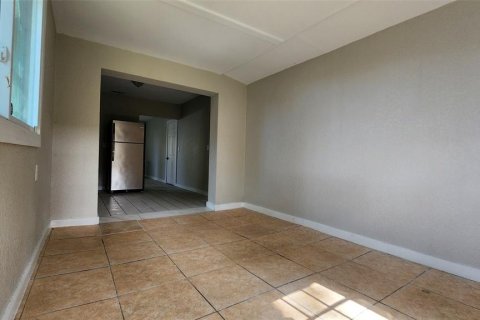 House in Port Richey, Florida 3 bedrooms, 96.99 sq.m. № 2384408 - photo 21