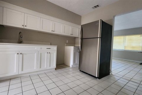 House in Port Richey, Florida 3 bedrooms, 96.99 sq.m. № 2384408 - photo 17