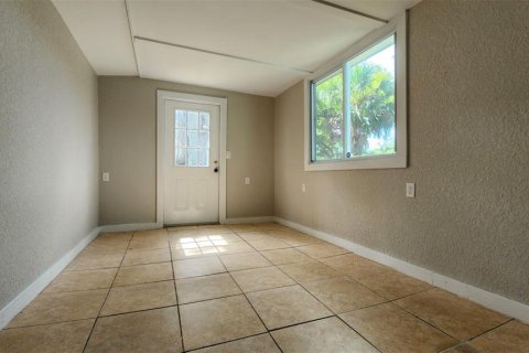 House in Port Richey, Florida 3 bedrooms, 96.99 sq.m. № 2384408 - photo 20