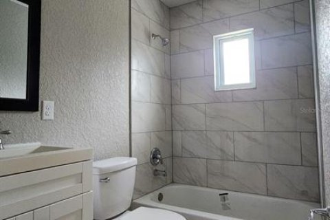 House in Port Richey, Florida 3 bedrooms, 96.99 sq.m. № 2384408 - photo 14