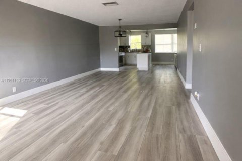 Купить виллу или дом в Корал-Спрингс, Флорида 2 спальни, 106.56м2, № 2027667 - фото 3