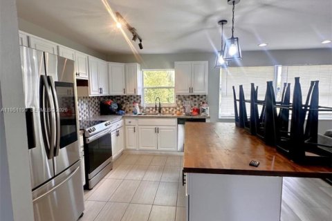 Купить виллу или дом в Корал-Спрингс, Флорида 2 спальни, 106.56м2, № 2027667 - фото 5