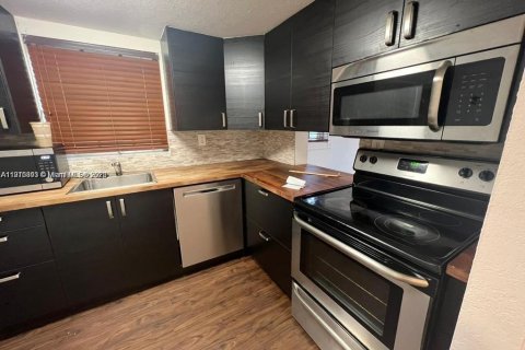 Купить кондоминиум в Майами, Флорида 2 спальни, 105.91м2, № 1970587 - фото 9