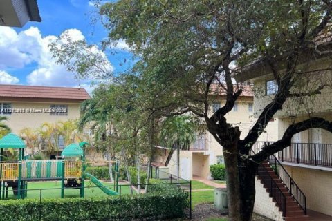 Купить кондоминиум в Майами, Флорида 2 спальни, 105.91м2, № 1970587 - фото 1