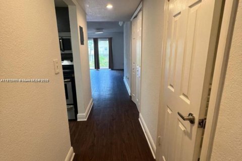 Купить кондоминиум в Майами, Флорида 2 спальни, 105.91м2, № 1970587 - фото 12