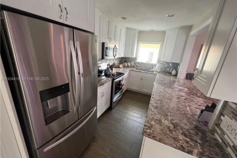 House in Delray Beach, Florida 3 bedrooms, 133.41 sq.m. № 1994689 - photo 11