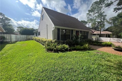 House in Delray Beach, Florida 3 bedrooms, 133.41 sq.m. № 1994689 - photo 2
