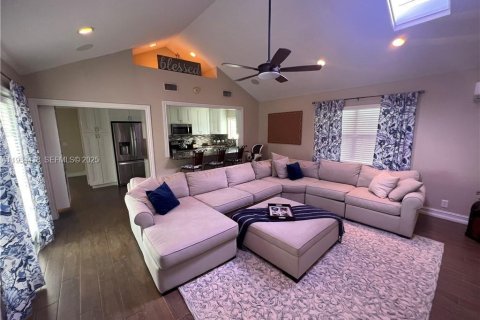 House in Delray Beach, Florida 3 bedrooms, 133.41 sq.m. № 1994689 - photo 9