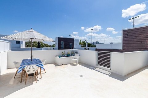 Townhouse in Fort Lauderdale, Florida 4 bedrooms, 207.26 sq.m. № 2147122 - photo 21