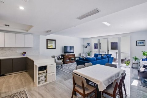Townhouse in Fort Lauderdale, Florida 4 bedrooms, 207.26 sq.m. № 2147122 - photo 9
