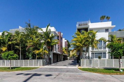 Townhouse in Fort Lauderdale, Florida 4 bedrooms, 207.26 sq.m. № 2147122
