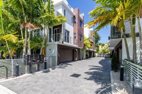 Townhouse in Fort Lauderdale, Florida 4 bedrooms, 207.26 sq.m. № 2147122 - photo 2