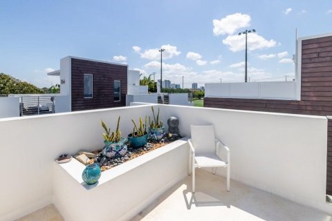 Townhouse in Fort Lauderdale, Florida 4 bedrooms, 207.26 sq.m. № 2147122 - photo 24