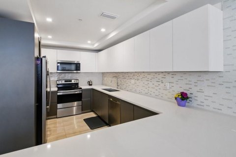 Townhouse in Fort Lauderdale, Florida 4 bedrooms, 207.26 sq.m. № 2147122 - photo 14