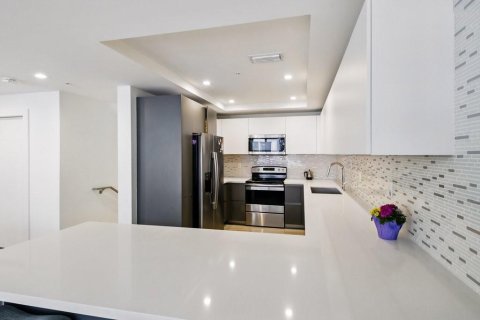 Townhouse in Fort Lauderdale, Florida 4 bedrooms, 207.26 sq.m. № 2147122 - photo 13