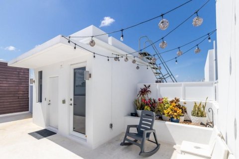 Townhouse in Fort Lauderdale, Florida 4 bedrooms, 207.26 sq.m. № 2147122 - photo 22