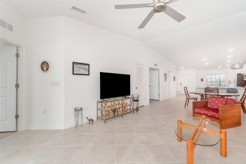 Copropriété à louer à Punta Gorda, Floride: 2 chambres, 145.76 m2 № 1878302 - photo 10
